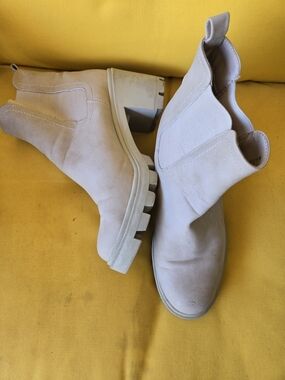 Arizona Jean Company Light Beige Chelsea Ankle Boots